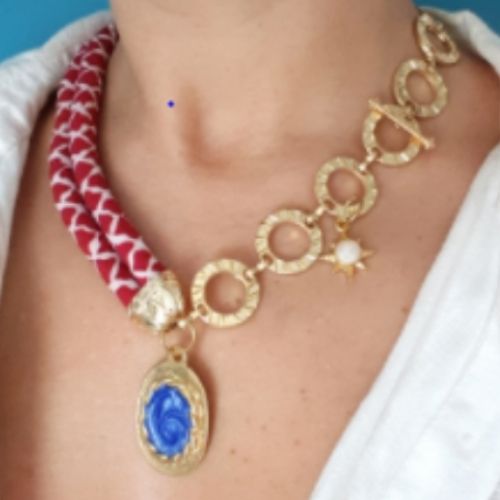 MADALION Necklace In Red